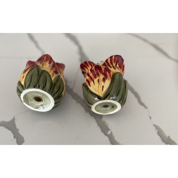 Vintage Ceramic Salt and Pepper shakers Flower Design.Kitchen Ware Collectible - Picture 3 of 4